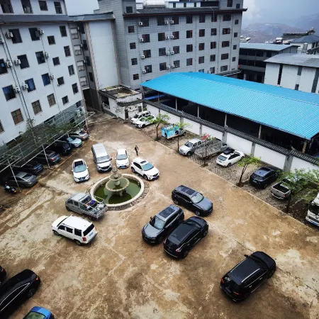 Honghe Business Hotel