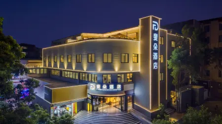 Feiduo FTOURHOTEL (Kunming Economical Development Zone Kunchuan Industrial Park) Отели рядом с достопримечательностью «Kunming University»