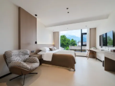 Mi Mian Shan Ju Lumiè re Surneige Jinshan Yingxue | Snow Mountain View Holiday B&B