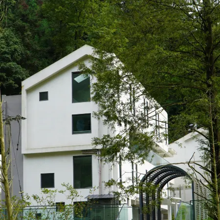 Xikang Senye Homestay (Bifengxia Town)