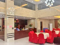 Pingnan Ming'anju Hotel (Xiongsen Animal Kingdom) - Parkplatz