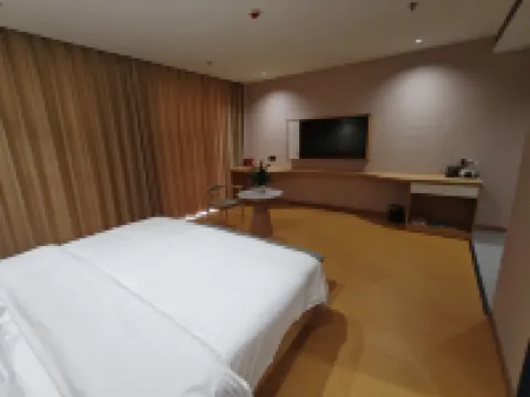 Qingcheng Mountain YINGXIGU Valley Forest Private Tang Cinema Hotel