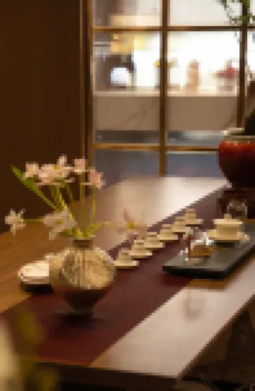 Ju Hotel (Dali Binchuan Golden City Impression Branch)