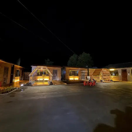 Mountain Lodge Wooden Cottage Homestay (Wudalianchi Scenic Area)