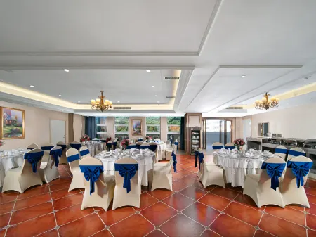 Vienna International Hotel (Bijie Qixingguan District Government) Отели рядом с достопримечательностью «Nan Mountain Park»