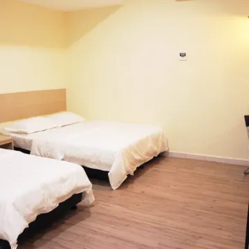 No.31 Maple Inn Hotels near Arulmigu Sri Maha Karumari Kulathambal Temple Simpang Ampat , Seberang Perai