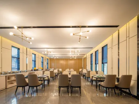 Love City BOYA Hotel Отели рядом с достопримечательностью «Sichuan Applied Technical College»