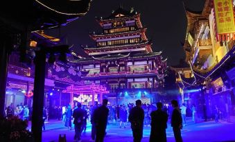 Renaissance Shanghai Yu Garden Hotel on the BundOver view