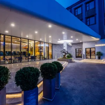 Home Inn Selected (Shanghai New International Expo Center Expo Park Branch) Hotel dekat Jembatan Nan Pu