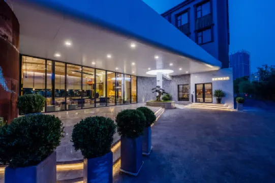 Home Inn Selected (Shanghai New International Expo Center Expo Park Branch) Hotels near Dongjiadu Catholic Church