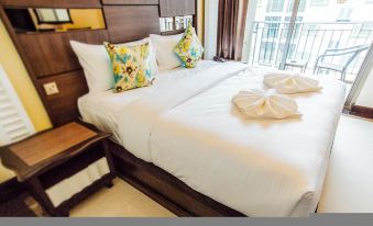 March Hotel