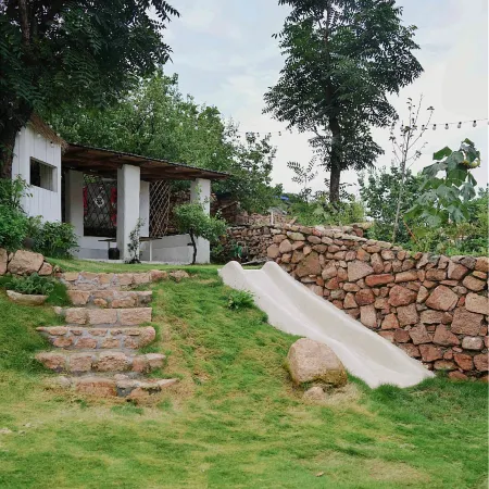 Wulian Qianbai Hulin Homestay
