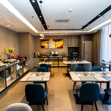 Homeinn Selected Hotel (Chaoyang Jianping Railway Station Xinyu Central Park)