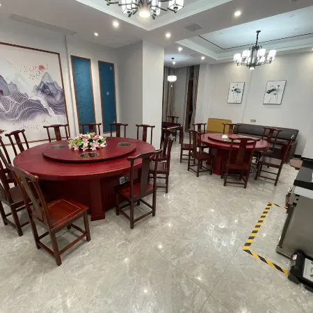Vienna International Hotel (Xinyang High Speed Rail East Station Branch)