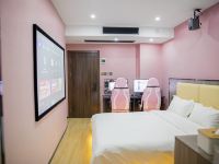 几何电竞酒店(长沙万达广场店) - 蓝粉绿大床房