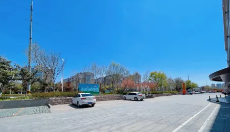 Guannan Guocheng Holiday Hotel Отели рядом с достопримечательностью «Er'langshen Culture Relics Park»