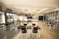 Cassowary Hotel - parking