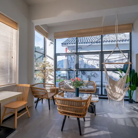 Dongjiang Lake Left Bank Homestay