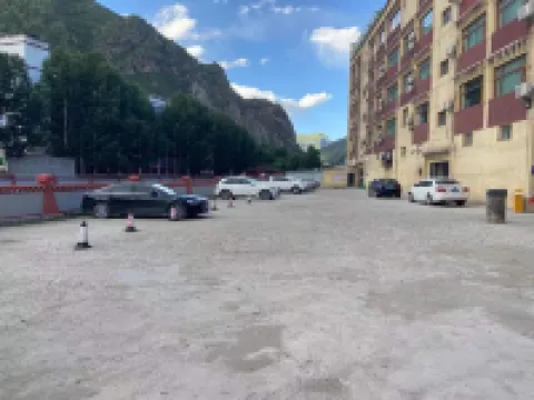Jiangda Huisheng Hotel Hotel a Jomda