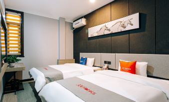 Junyi Select Hotel (Pingyao Ancient City South Gate)