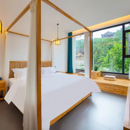 Huayangnianhua Inn(Located in Furong Town Scenic Area, near the waterfall