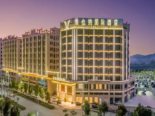 Vienna International Hotel 5.0 Versions  Shaoguan Qujiang Nanhua Temple Zhang Jiuling Park  Branch - موقف سيارات