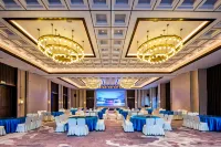 Xuchang Rebecca Furong Resort (Zhengxu Light Rail Furong Lake Station) Hotels in Xuchang