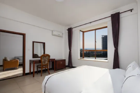 Jianfengling Longmuwan Haiyi Hotel