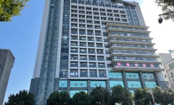 Xingcheng Hotel (Deqing Mogan Mountain Branch)