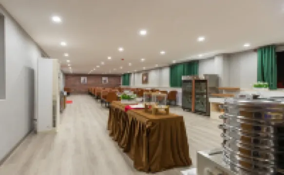 James Joyce Coffetel (Cangzhou Hospital of Integrated Traditional Chinese and Western Medicine)