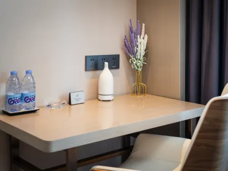 Lavande Hotel (Tongliao Municipal Government ) Отели рядом с достопримечательностью «Liaohe Park»