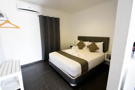 Malinawon Resort Отели рядом с достопримечательностью «Best Sunset Hermit Beach»