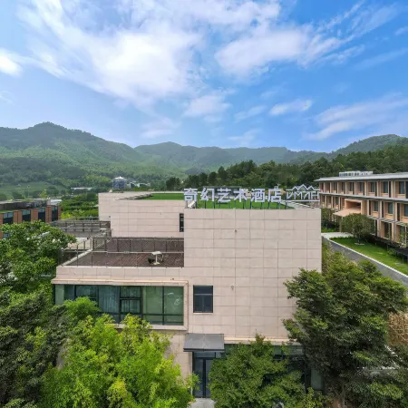 Deqing Qihua Art Hotel