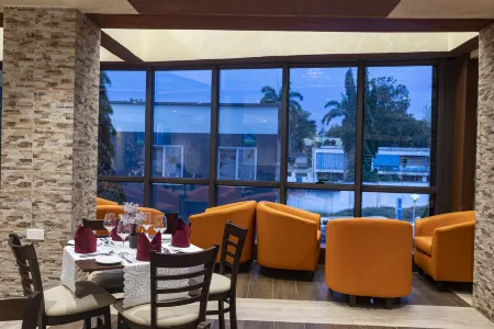 Airport View Hotel Отели рядом с Аэропорт Котока