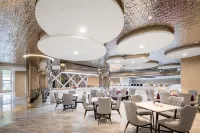 The Hyperion Hotel - breakfast