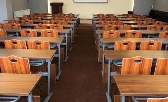 7 Days Premium Hotel (Dingzhou Zhongshan Road Railway Station)