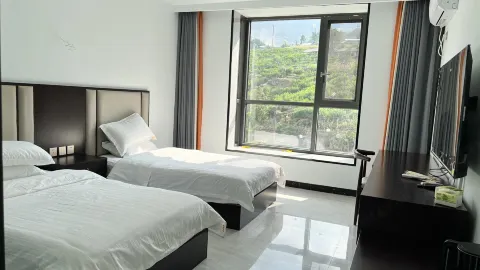 Fubin Hotel in Ebian