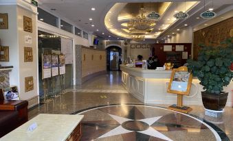 Vienna Hotel (Shenzhen Bijiashan Yinhu subway station)