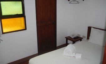 RedDoorz Plus at Balai Sofia Bed & Breakfast Batangas - Housity