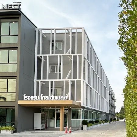 Golden Nest Hotel Отели рядом с достопримечательностью «Ват Плуксаттха»