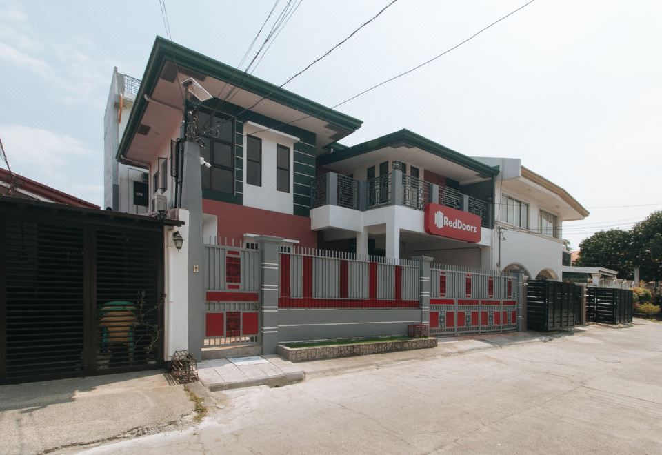 RedDoorz @ Alquiza Residences Parañaque 외관