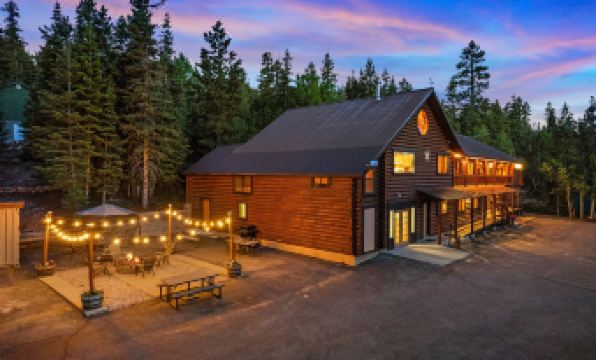 Duck Creek Village Inn