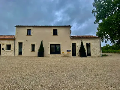 L'Eperonnette, Cozy House with Swimming Pool, Surrounded by Vineyard, Near St Emilion Clos L'Église 주변 호텔