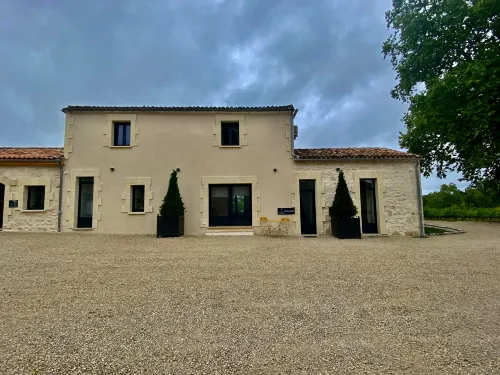 L'Eperonnette, Cozy House with Swimming Pool, Surrounded by Vineyard, Near St Emilion Hotels in Asques
