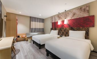 Ibis Hotel ( Xiangyang People's Square)