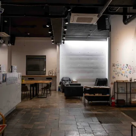 CANVAS HOSTEL BLACK