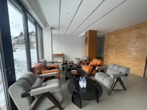 Altay Yuxie Homestay (Jiangjun Mountain International Ski Resort) Отели в г. Алетайши