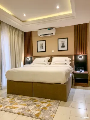 Five Homes Hotel and Apartments - Bed and Breakfasts