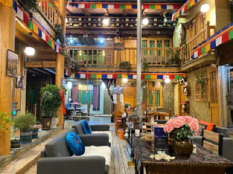 Aruo Qiong Homestay (Shangri-La Dukezong Ancient City Branch) Hôtels à proximité de : Zhongdian Sutra Depository Scenic Spot