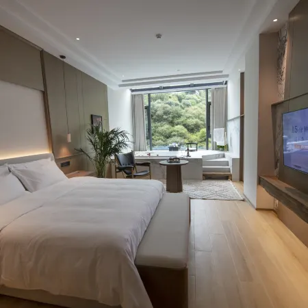 Malcom Miju Xika Hotel
